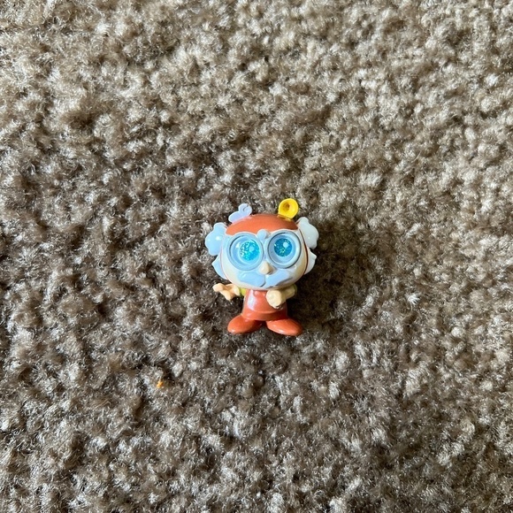 Disney Doorables: Series 7 Rare Figurine – Beauty and the Beast – Maurice - Picture 4 of 5